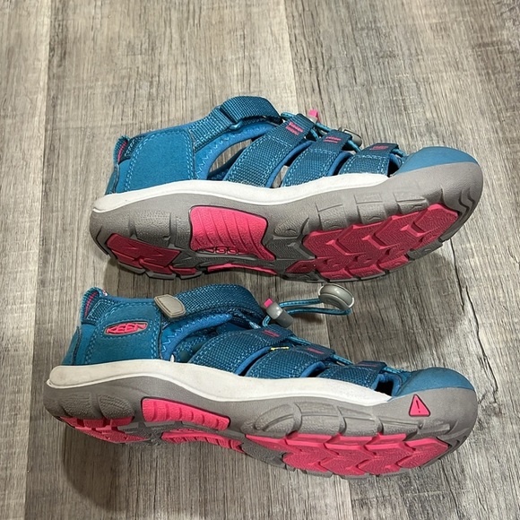 Keen Newports size 2 - Picture 3 of 10